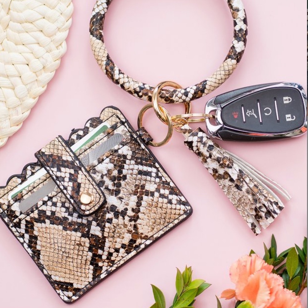 🖤🤎 Cardholder & Keychains with Bangle 🤎🖤 - Picture 2 of 7